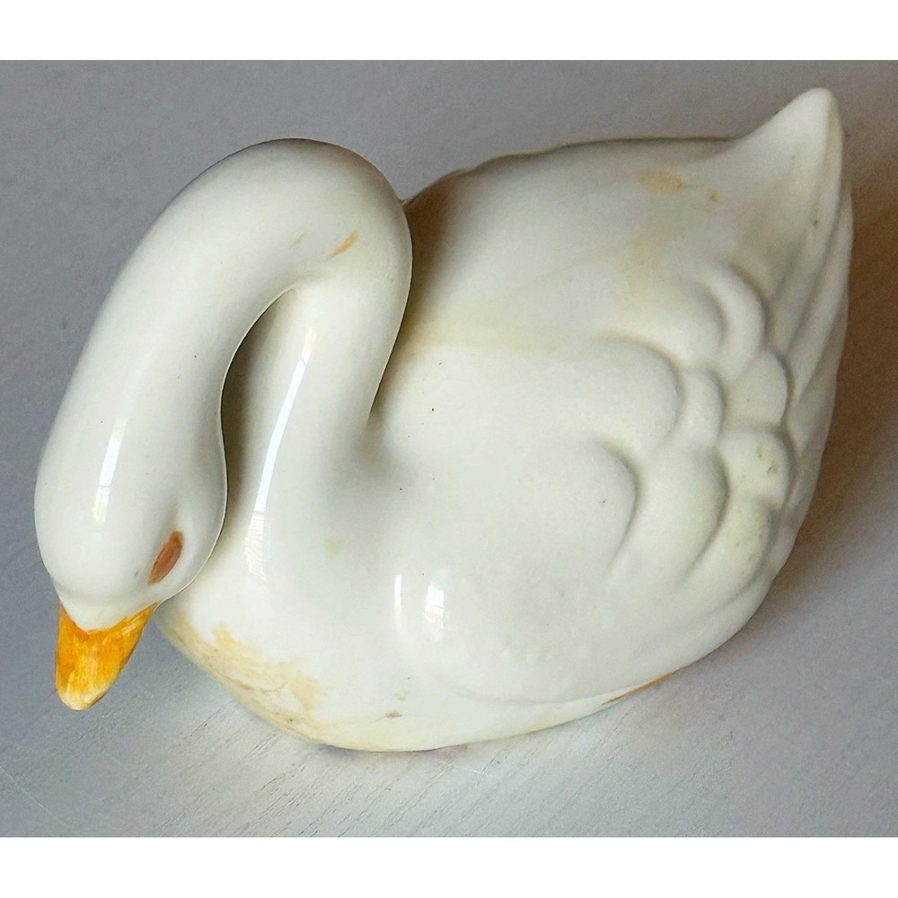 Simmons California Swan 1973 Porcelain Glazed White Figurine 5" Long And 3" Tall